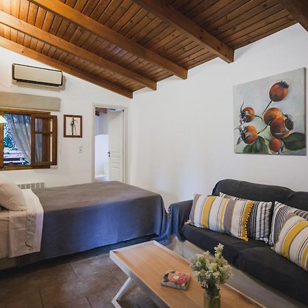 Small Guesthouse In The Garden Амаринтос Екстериор снимка