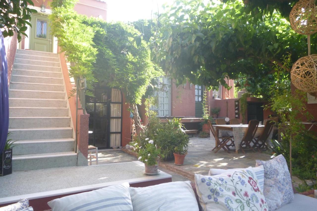 Small Guesthouse In The Garden Амаринтос Екстериор снимка