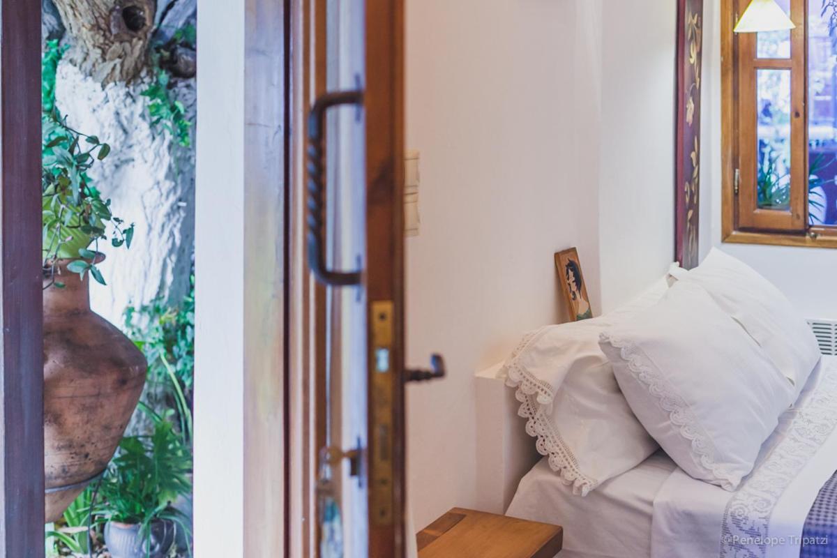 Small Guesthouse In The Garden Амаринтос Екстериор снимка